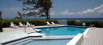 "Cayman Breeze" - 2BR Oceanfront Condo w/ Quiet Setting near Rum Point