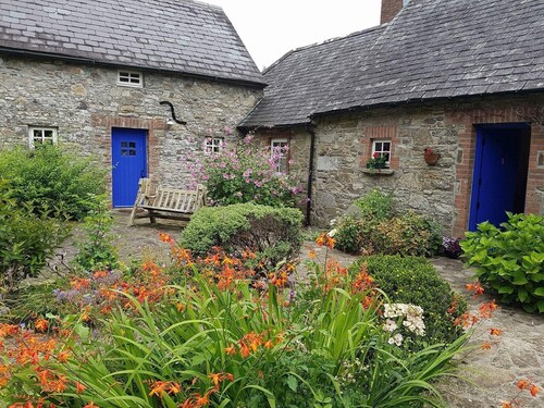 Cozy 2-bedroom stone cottage with large garden