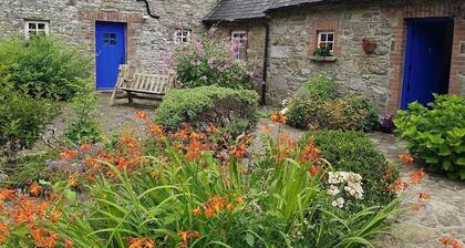 Cozy 2-bedroom stone cottage with large garden