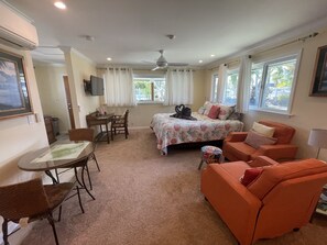 In-room safe, desk, iron/ironing board, free WiFi