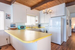 Fridge, microwave, oven, stovetop - Oceanfront Property in La Jolla (La Jolla)