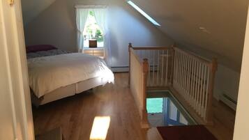 4 bedrooms, iron/ironing board, travel crib, free WiFi