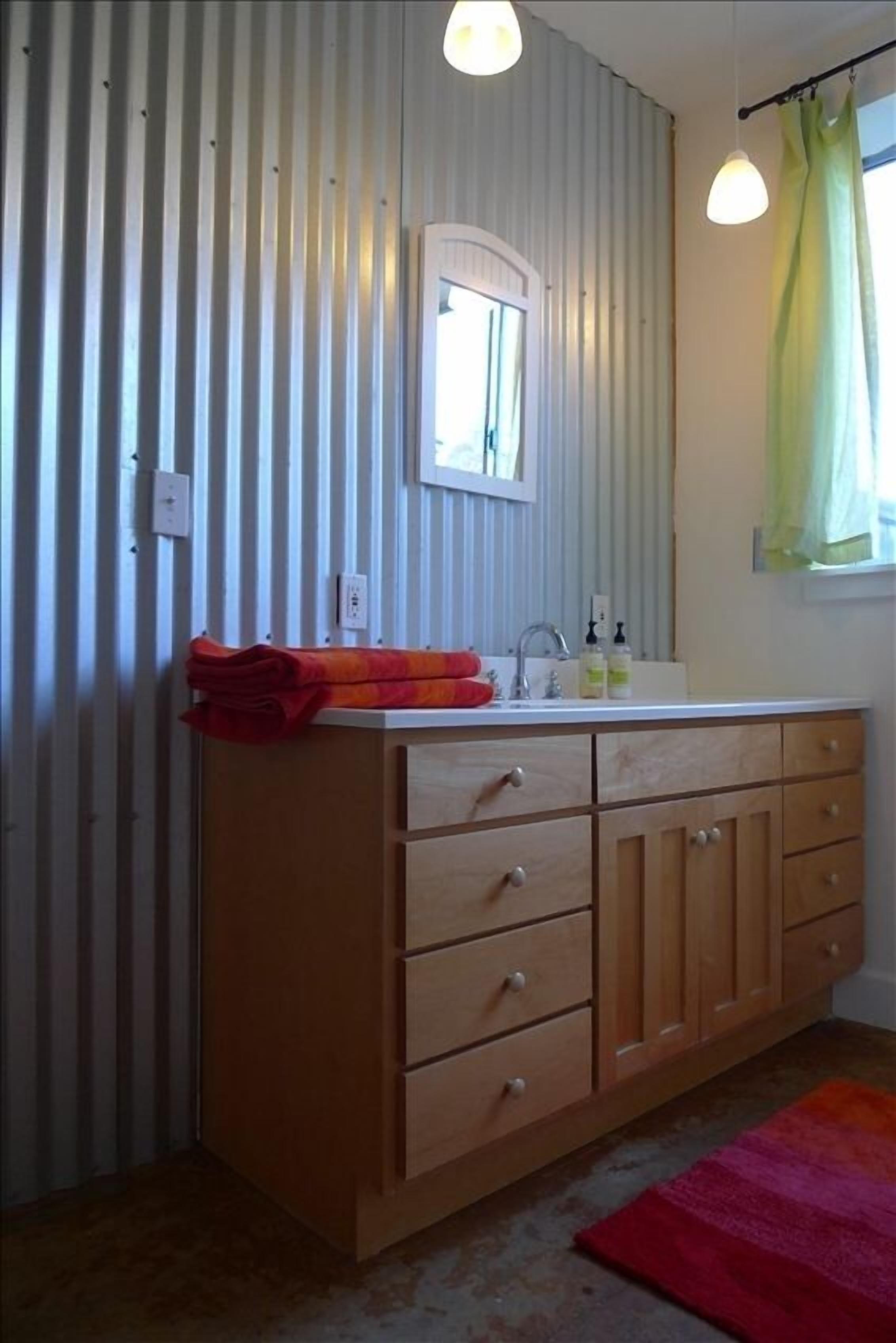 200 Acre Modern Mendocino Hot Springs Escape