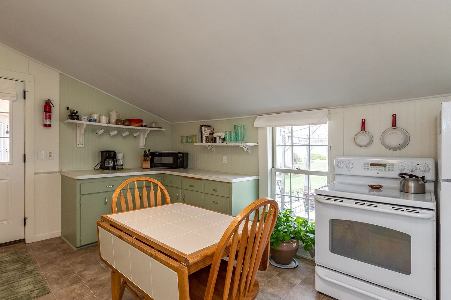 Charming Spacious Cottage, Steps from Lake Pepin & Downtown!