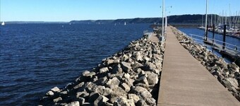 Charming Spacious Cottage, Steps  from Lake Pepin & Downtown! 