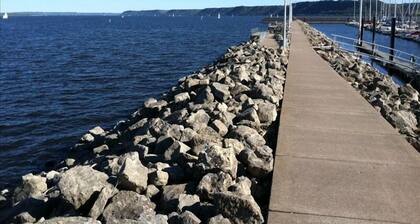 Charming Spacious Cottage, Steps from Lake Pepin & Downtown!