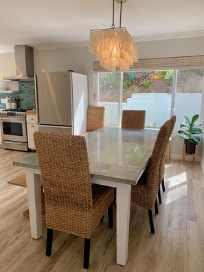 Fridge, microwave, oven, stovetop - PetFriendly/Hot Tub/Week/Month discounts, 2 miles to beach (Encinitas)