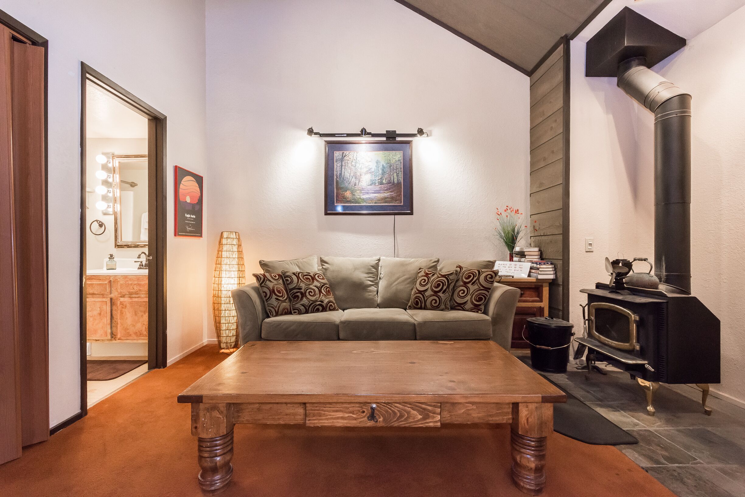 Relaxing vacay grt location,  2 ba, full kitn, comfy beds, hi-speed Wifi