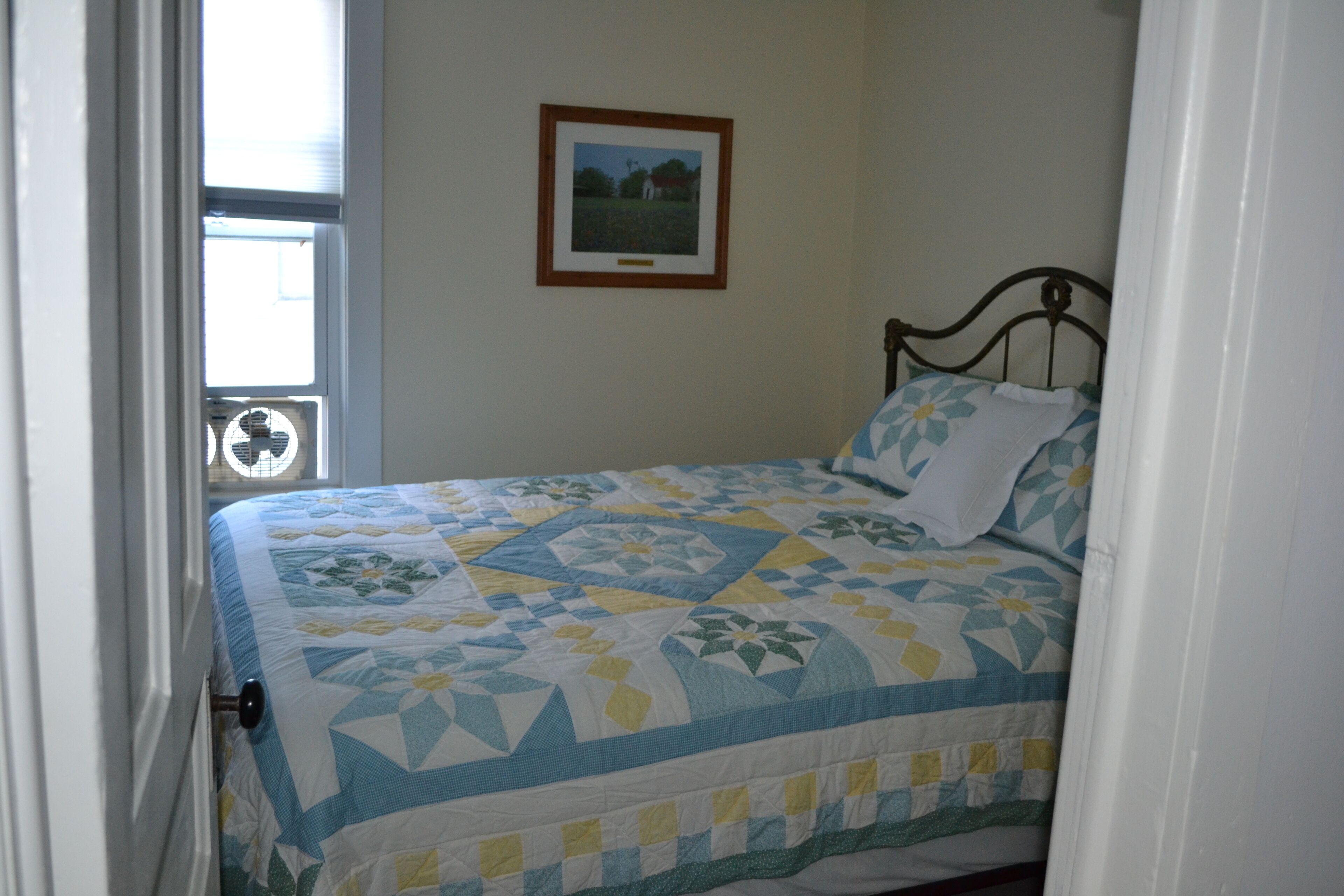 Unit 2: Cozy, Clean Townhouse 2 1/2 Blocks To Downtown Petoskey;Close To Trails