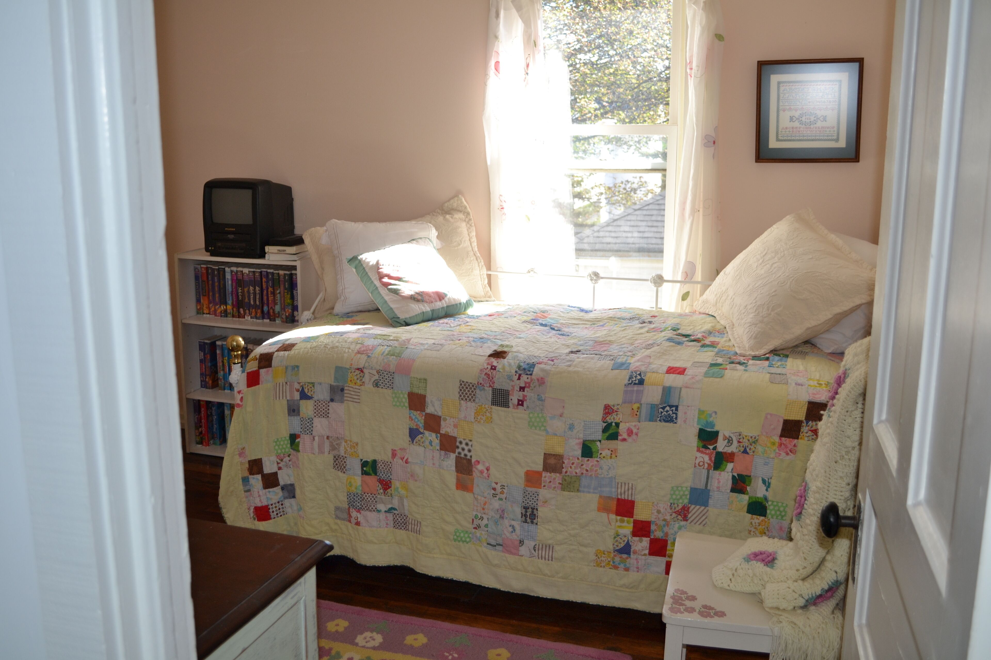 Unit 2: Cozy, Clean Townhouse 2 1/2 Blocks To Downtown Petoskey;Close To Trails