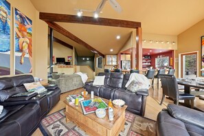 Unclassified image, 4 of 91, button