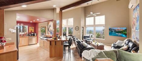 Smart-TV, Kamin, DVD-Player, Computerbildschirme