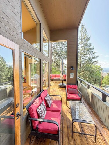 The Executive Lodge up in the West Hills and is 2 miles from downtown Bend.