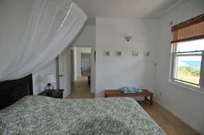 3 chambres, bureau, fer et planche à repasser, lit parapluie