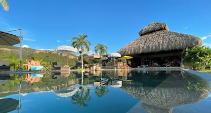 Increíble estilo balinés Villa En Anapoima