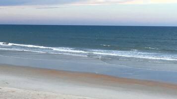 Beach nearby, sun loungers, beach towels