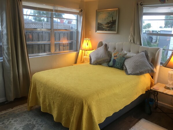 3 bedrooms, desk, iron/ironing board, free WiFi