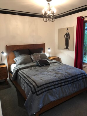 4 bedrooms, iron/ironing board, free WiFi, bed sheets - A modern rustic retreat (Newbury Park)