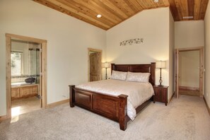 5 bedrooms, iron/ironing board, WiFi, bed sheets