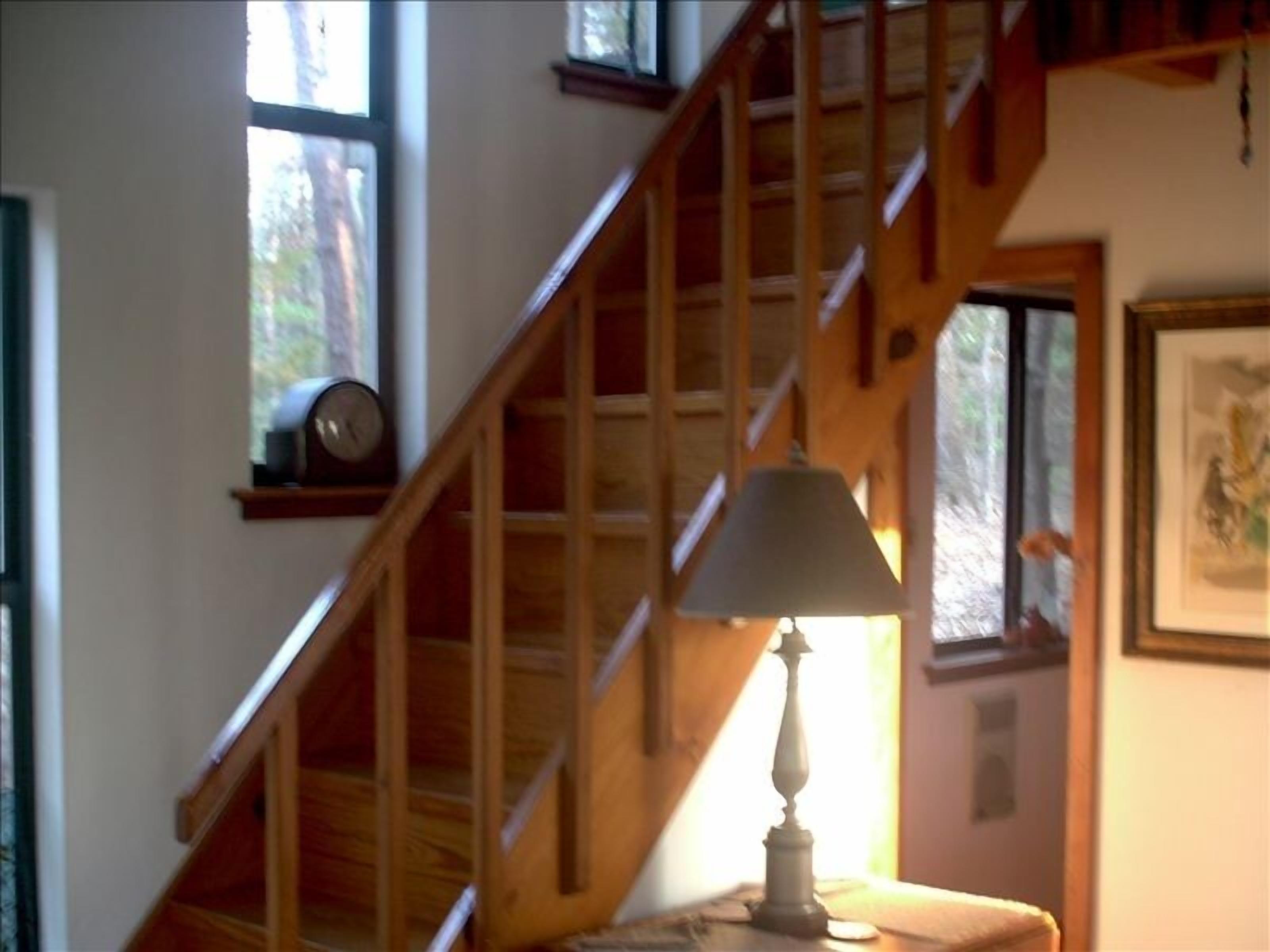 Quiet Lofted Cabin 4 Miles from Edom, an Art Community.