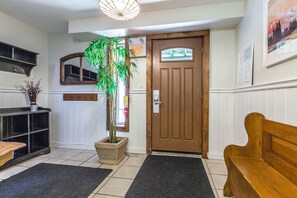 المنشأة من الداخل