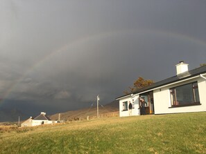 Exterior - Four Bedroom Cottage. Spectacular Ocean & Island Views. Close To Beach & Pubs. (Renvyle)