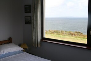 4 bedrooms, bed sheets