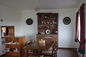 Dining - Four Bedroom Cottage. Spectacular Ocean & Island Views. Close To Beach & Pubs. (Renvyle)