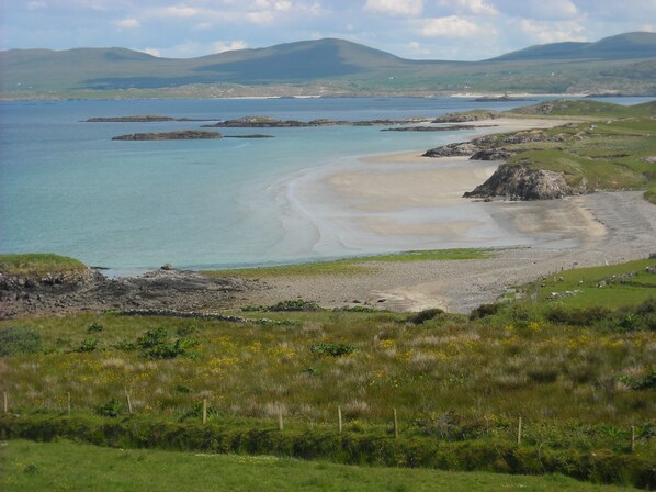 Beach towels - Four Bedroom Cottage. Spectacular Ocean & Island Views. Close To Beach & Pubs. (Renvyle)