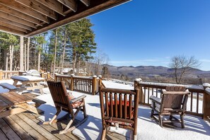 Terrace/patio - Beautiful New 5-bedroom Home Near Skiing, Hiking, Golf, Weddings, Lake, Foliage (Chittenden)