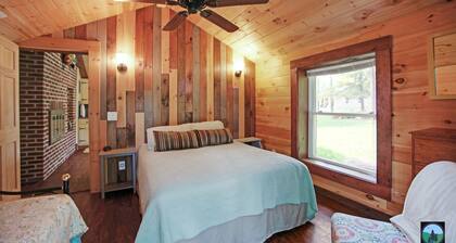 Coyote Cabin on Pristine Pine Creek!