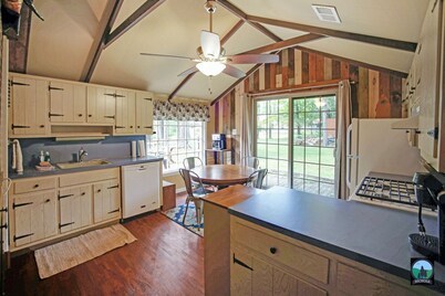 Coyote Cabin on Pristine Pine Creek!