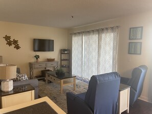 Smart TV, reproductor de DVD y libros 