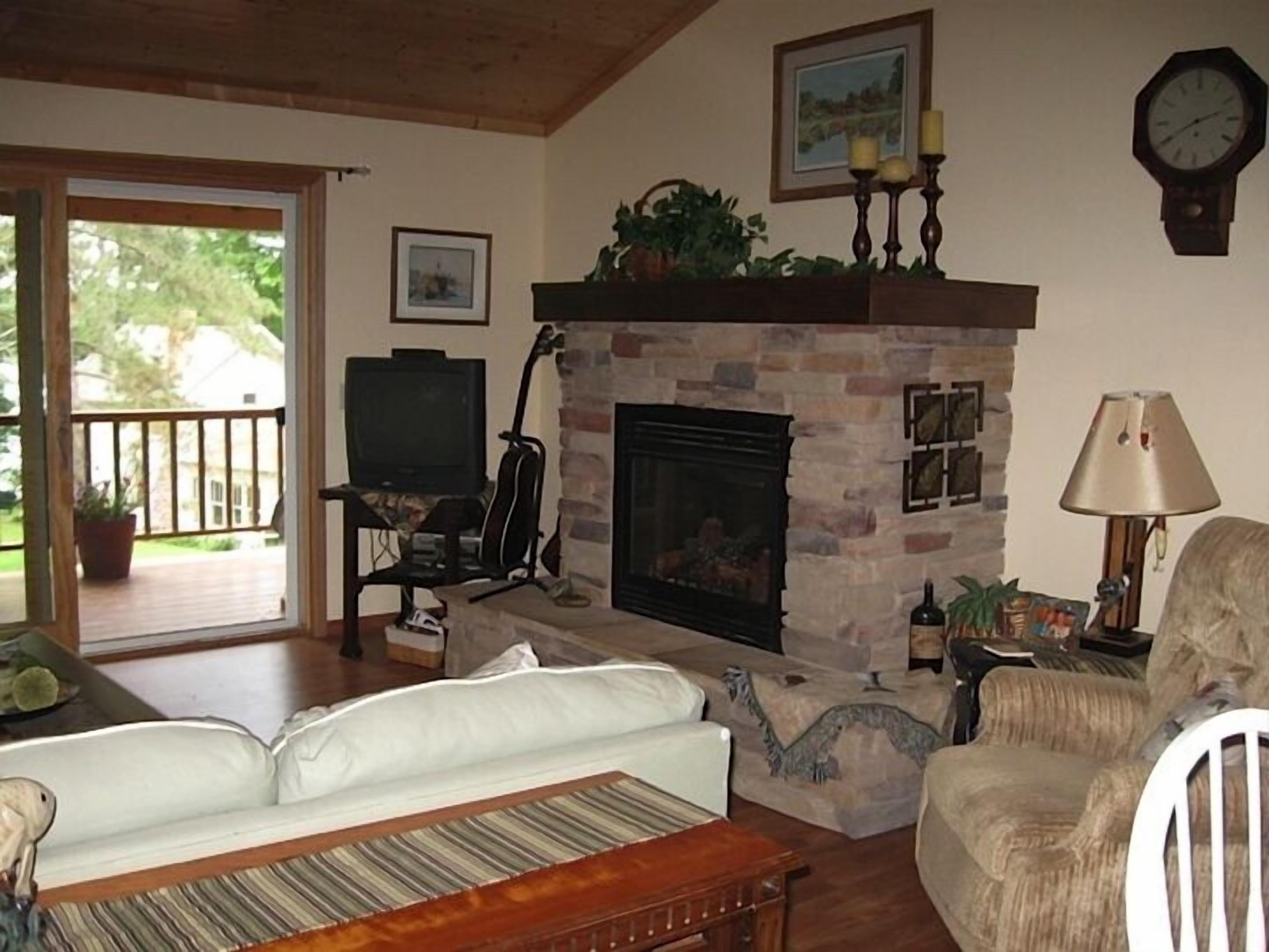 Year Round Lake Home,  HDTV, WIFI,  Summer use of Fishing Boat.