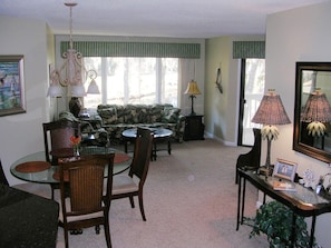 Smart TV, DVD player, books - PANORAMIC GOLF LAGOON VIEW,WALK TO BEACH, BEACH LOCKER,FROM OWNER,NO HIDDEN FEES (Hilton Head Island)