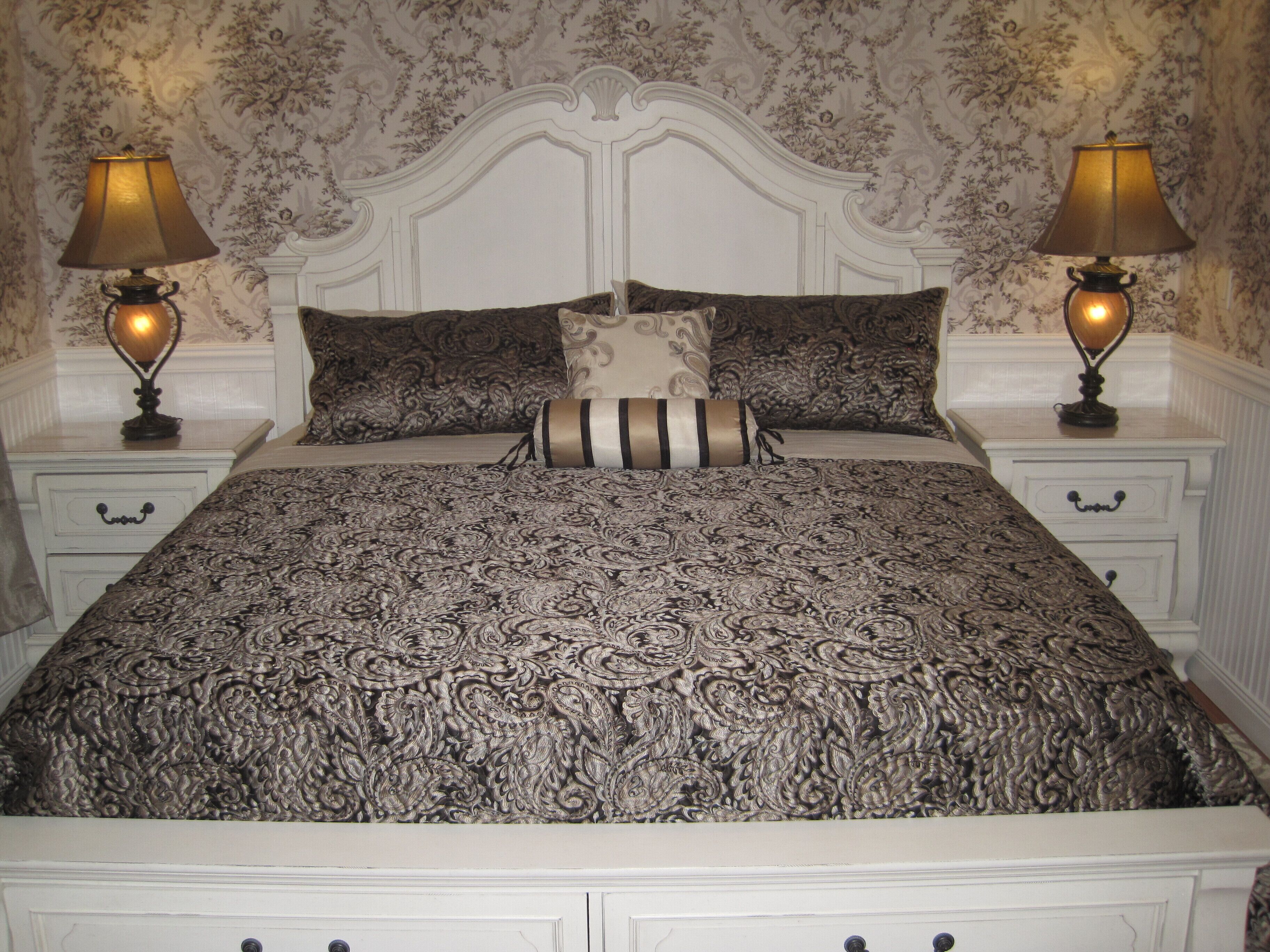 Grand Château 2-bedroom unit. Pool access