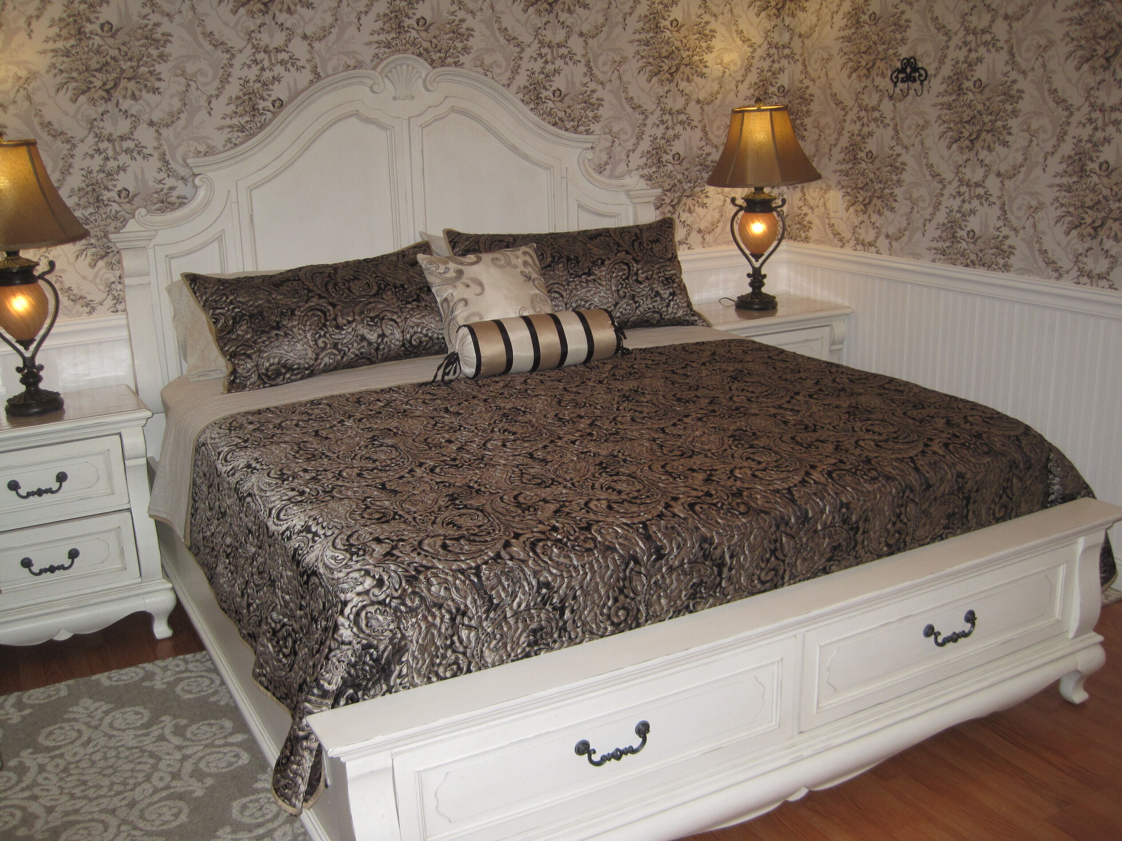 Grand Château 2-bedroom unit. Pool access