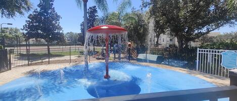 屋外プール、温水プール