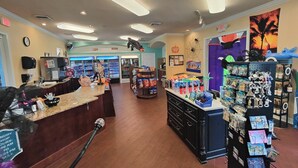 A spacious store with a central counter, shelves stocked with snacks, and a display of keychains and postcards. - 
Orlando Dreams Come True – Private Splash Pool, 3 En-Suite BRs, Near Disney (Kissimmee)