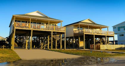 Nail'D It: Second row with unobstructed Ocean View! Family and Pet friendly!!