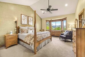 6 makuuhuonetta, tallelokero huoneessa, silitysrauta/-lauta