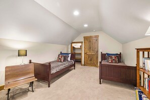 6 bedrooms, in-room safe, iron/ironing board, free WiFi - Rivendell – Launchpad for National Parks & Skiing (Victor)