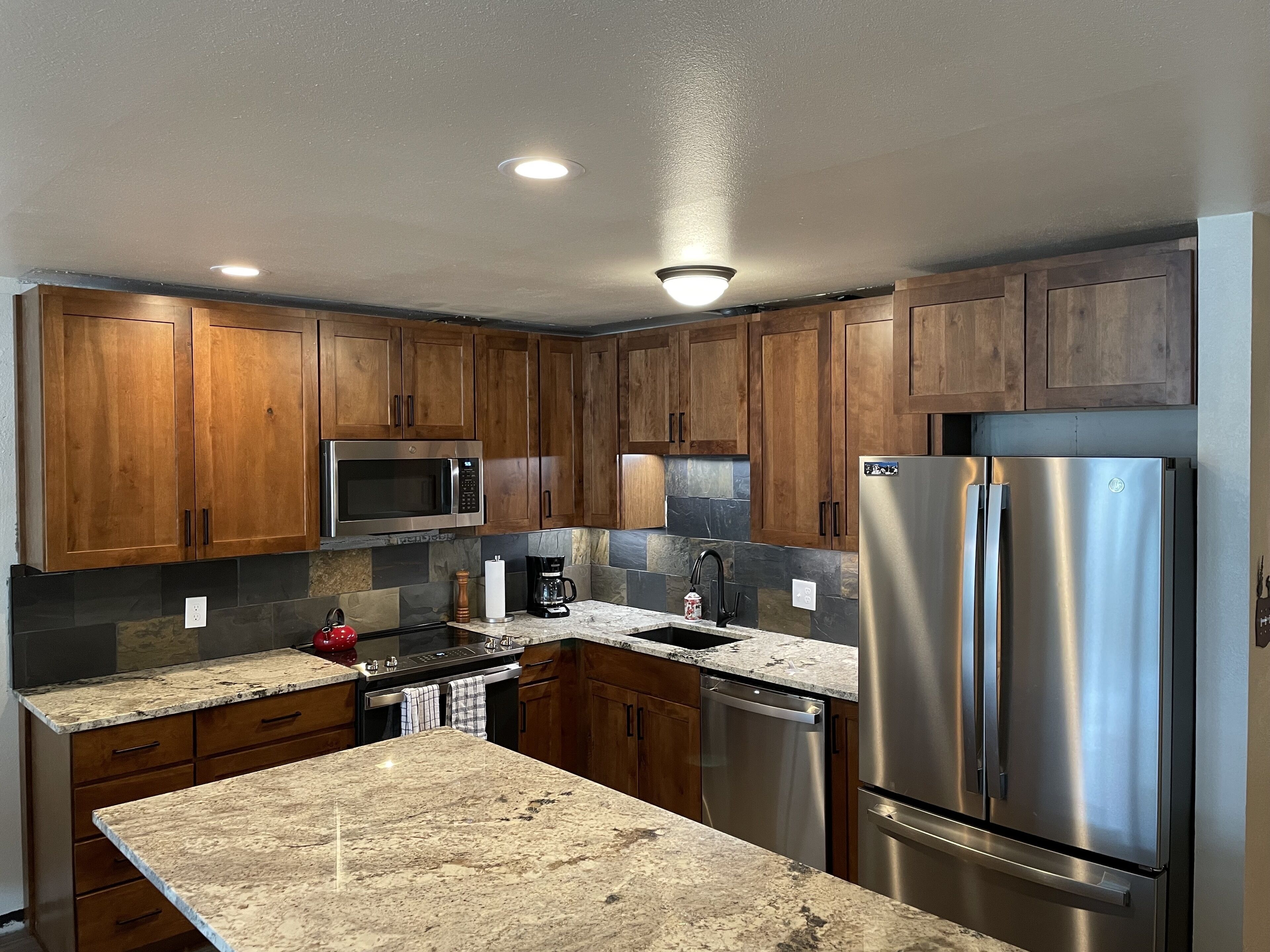 Spacious Ski in/Ski out Condo with Amazing Mountain Views, Hot Tub