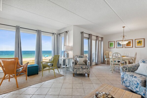 Fernseher, DVD-Player, Stereoanlage