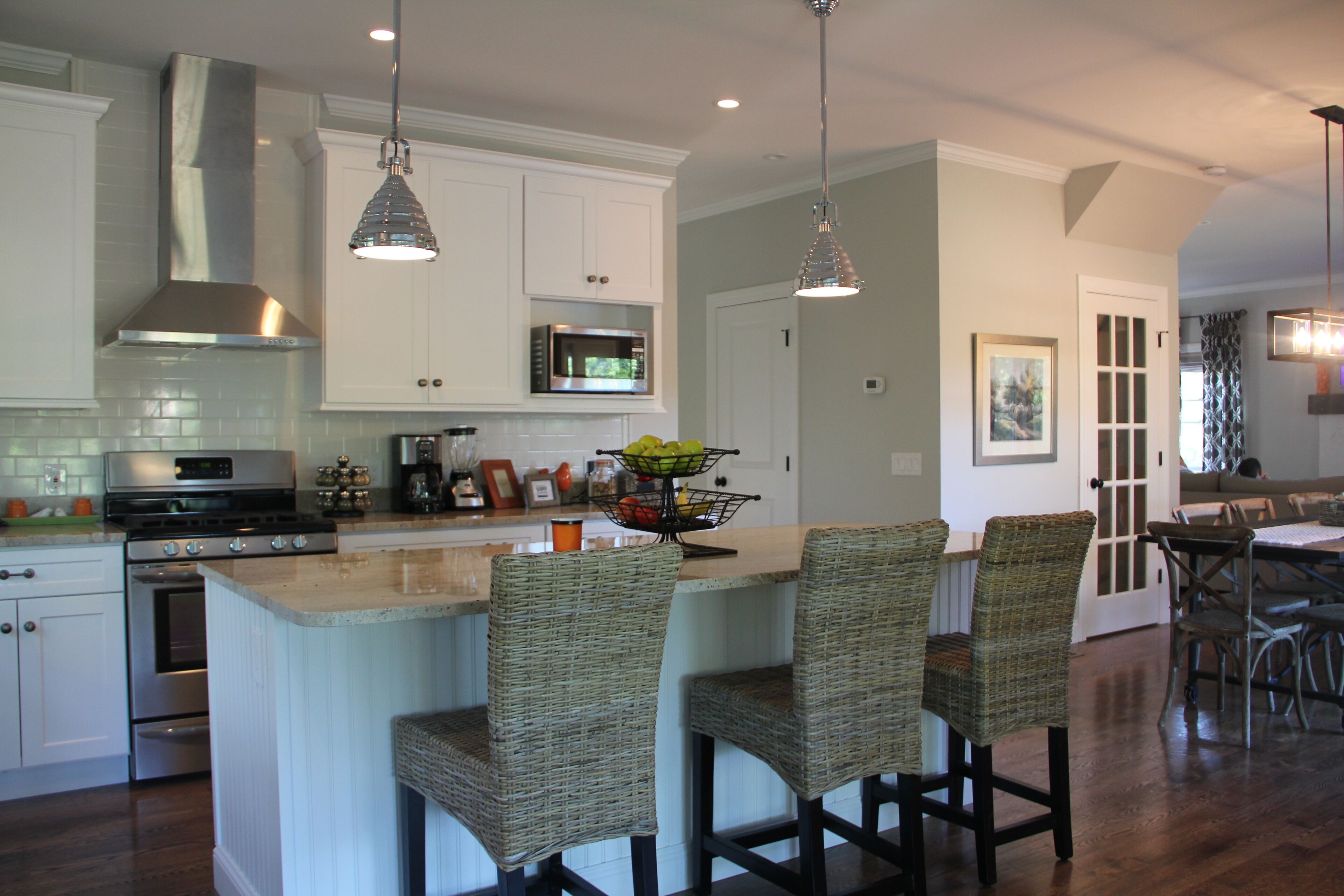 Immaculate, family-friendly centrally located 3bdrm home in Edgartown. Bike path