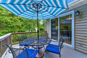 Outdoor dining - large home in Bonnet Shores with four beach passes to Narragansett town beach  (Narragansett)
