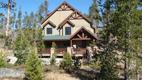 Luxurious Mountain Home - 5-Star Comfort - You'll Love It!