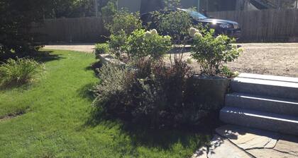 Southwest Harbor Cottage steps away the Ocean and Acadia National Park