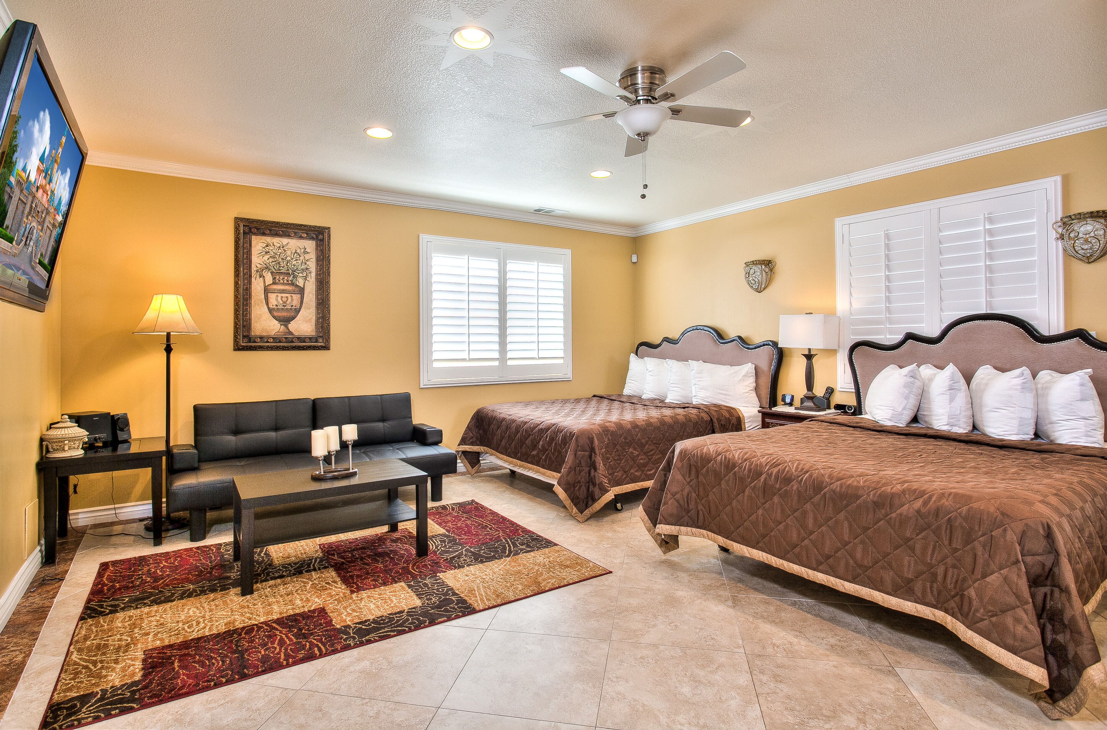 Luxurious 4400 sqft house Disneyland, Knotts, water park, beach,  Kid's rooms