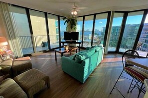 Living area - Phoenix On The Bay Million Dollar View W/ Boat Slip (Orange Beach)